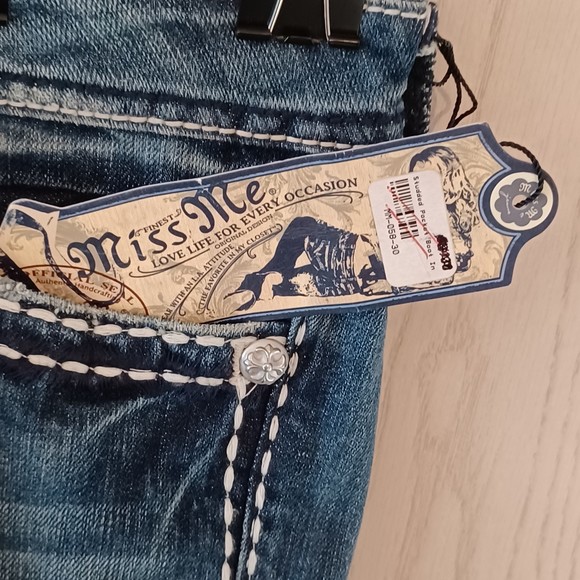 NWT Miss Me Jeans, Size 30, Mid-Rise, 32W x 32L, Boot Cut, Bedazzled, Distressed - Picture 11 of 12